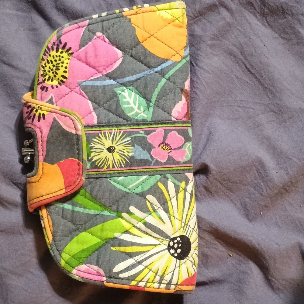 Vera Bradley Floral Patterned Backpack and Wallet Set. - Picture 5 of 9